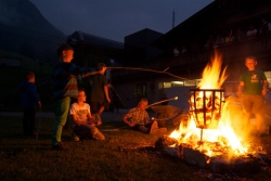 SONNWENDFEUER-BAUHANDWERK